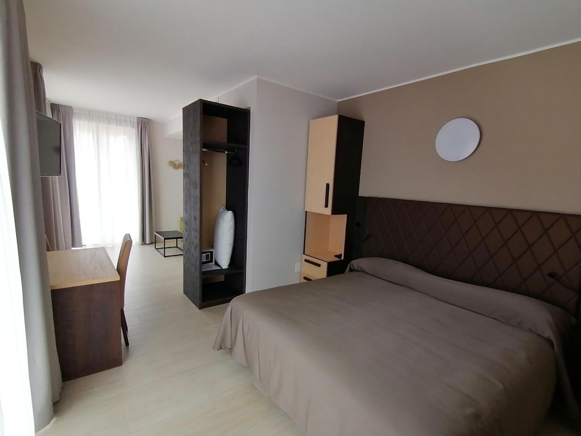 Hotel Boston Стреза Экстерьер фото